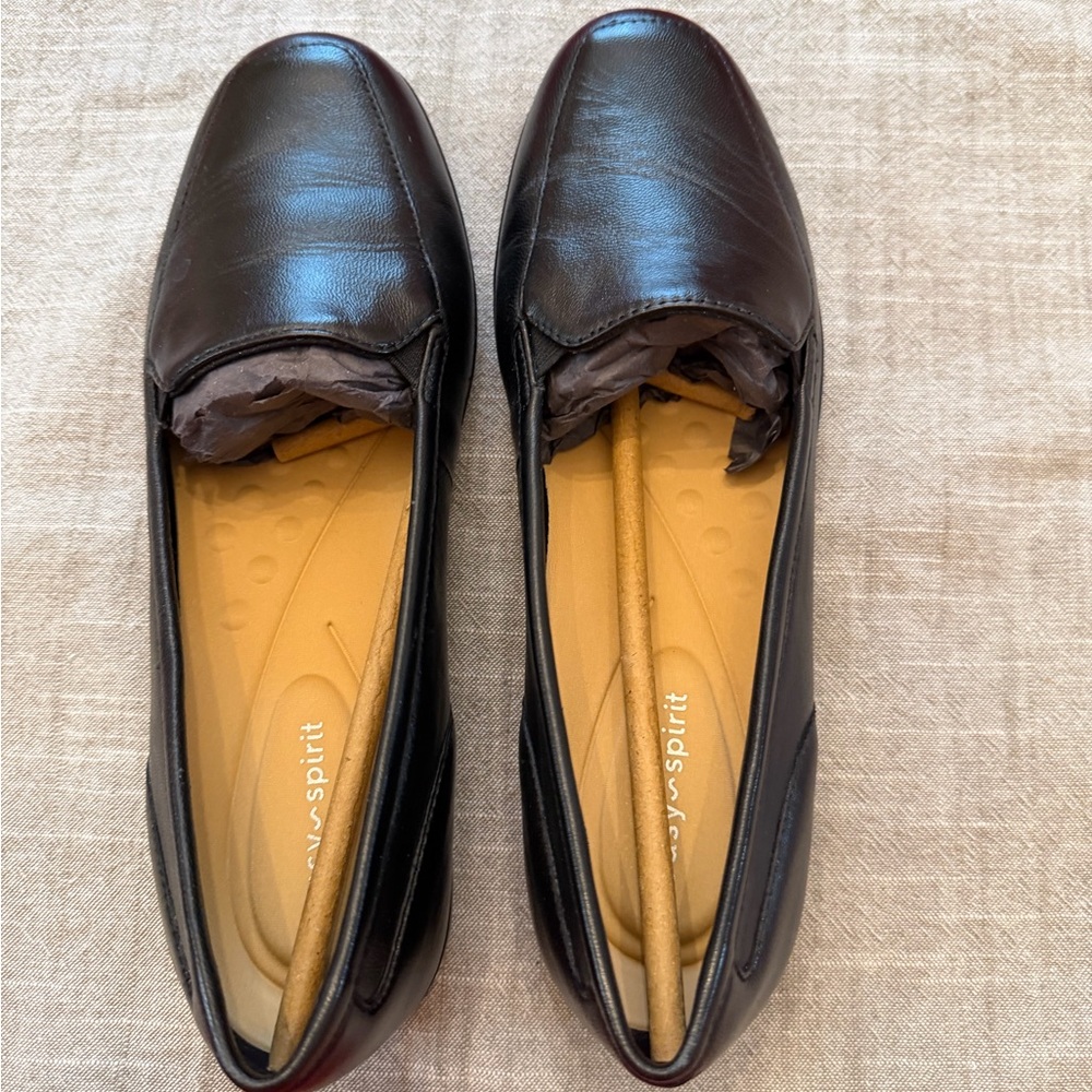 Easy Spirit black Leather Slip-Ons Loafers